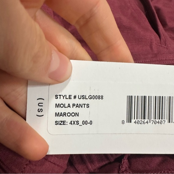 Universal standard mola lounge pants in maroon - Picture 2 of 2
